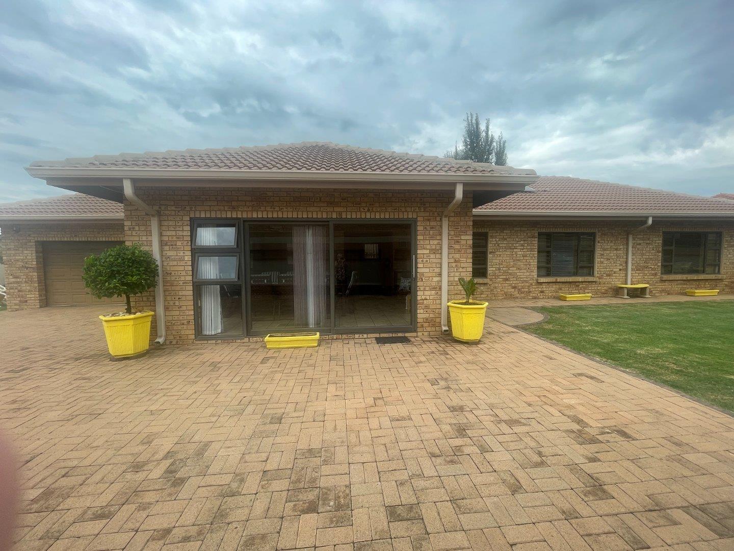 3 Bedroom House for sale in Baillie Park P24114251576