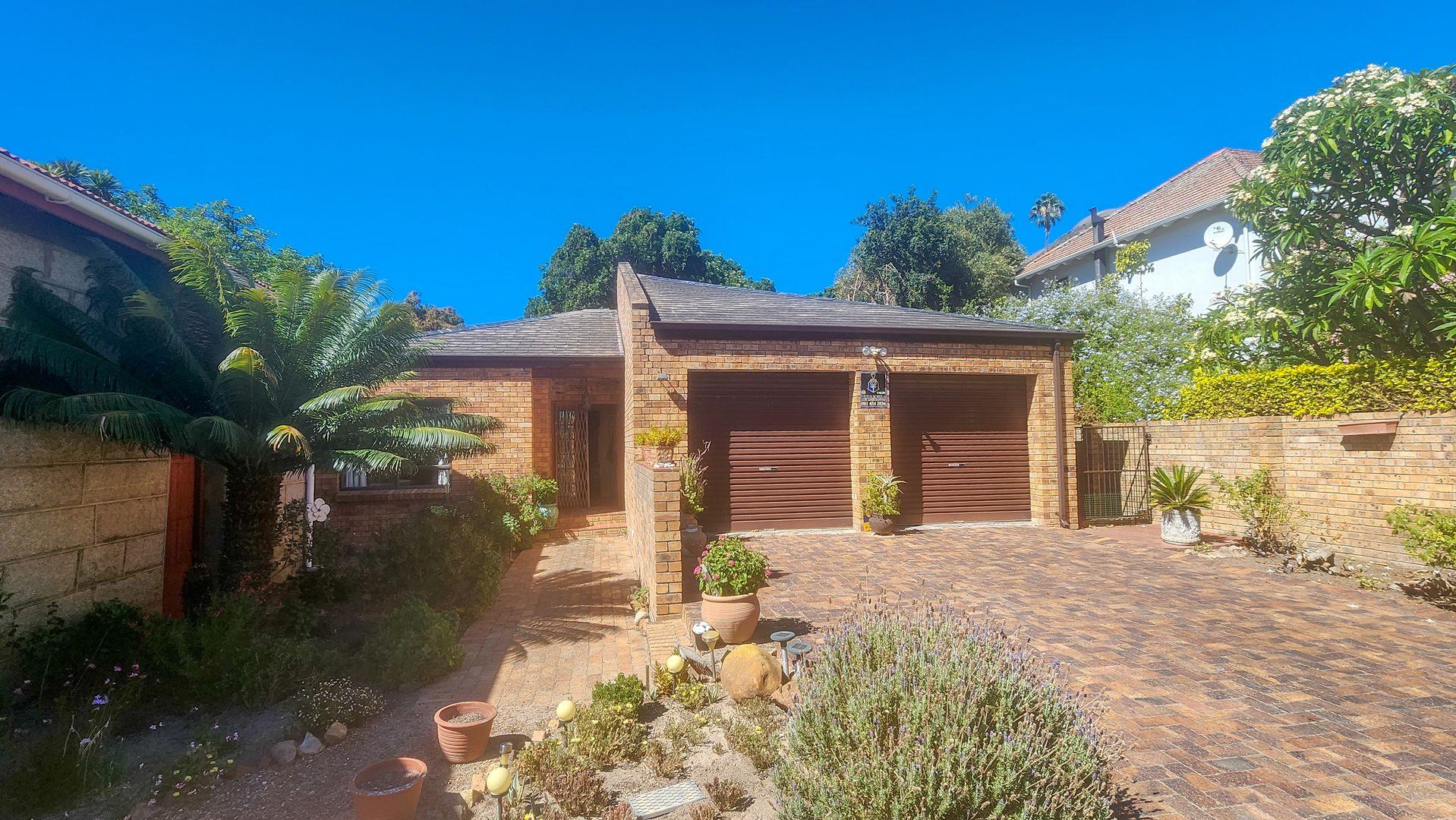 3 Bedroom House for sale in Paarl Central West 3a Nantes P24114254385