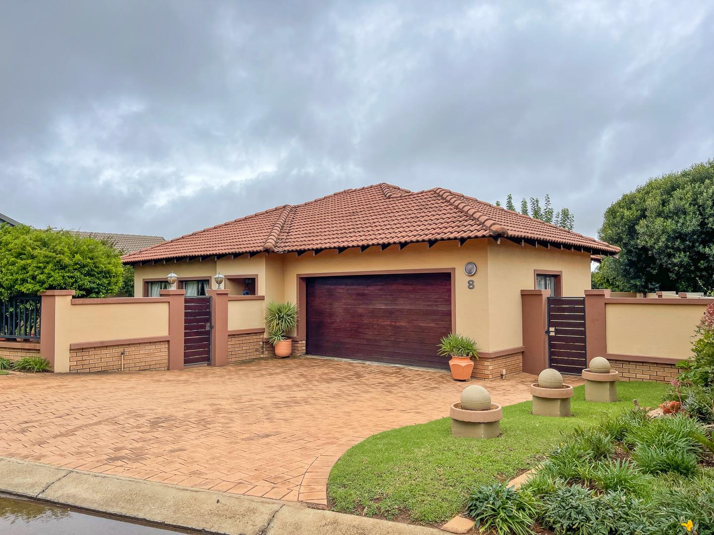 3 Bedroom House for sale in Retire at Midstream P24114255042