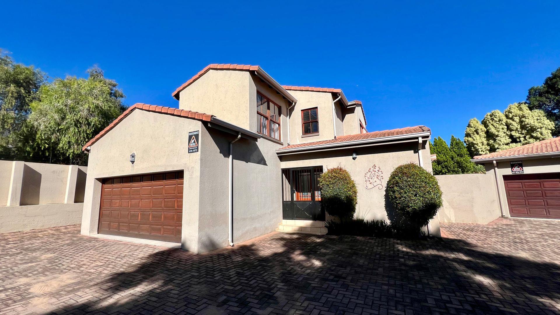 6 Bedroom Townhouse for sale in Fairland P24114255281