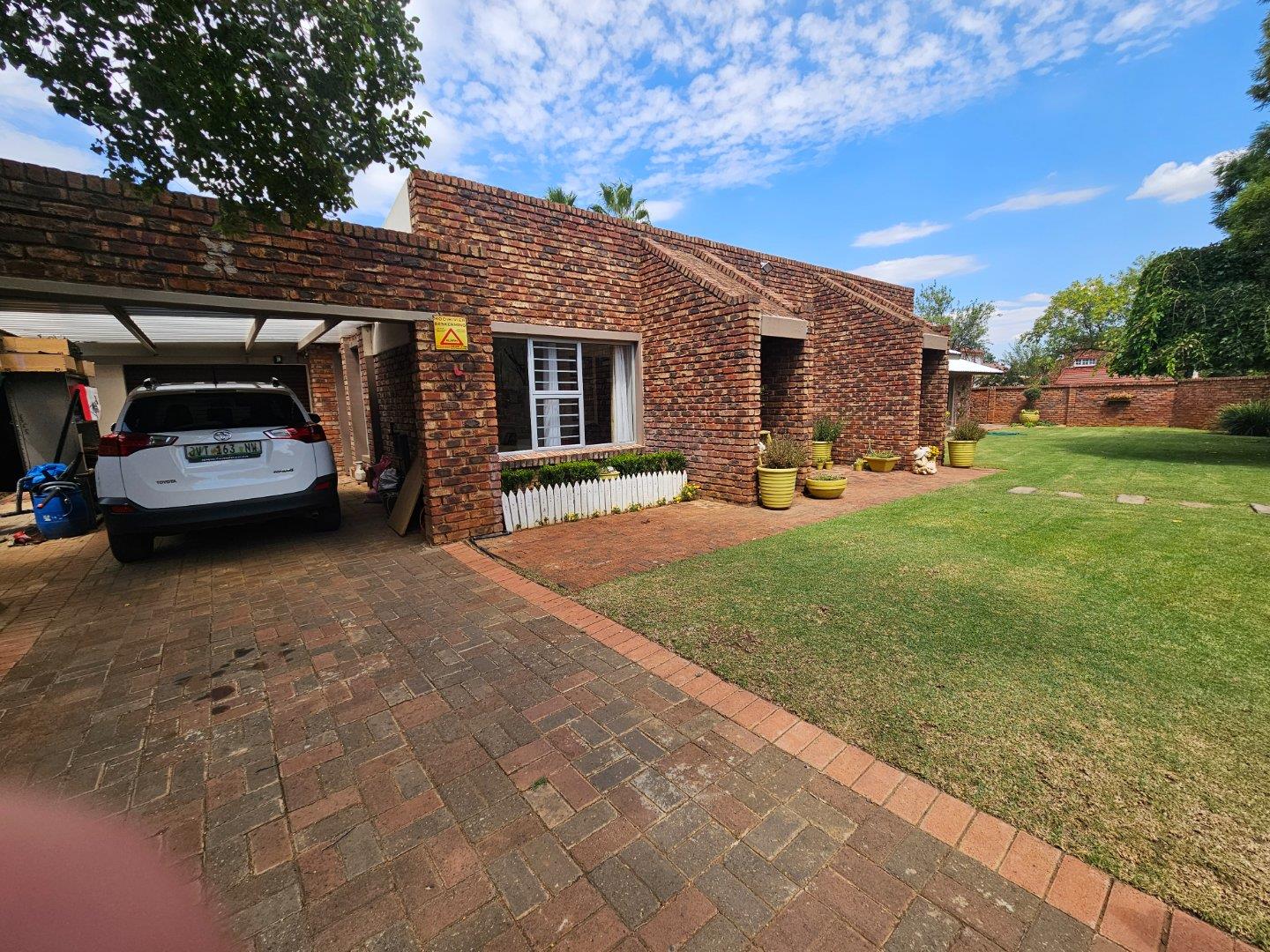 4 Bedroom House for sale in Baillie Park P24114255263