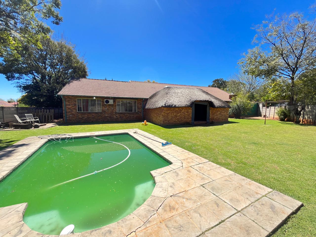 3 Bedroom House for sale in Brakpan North P24114255331