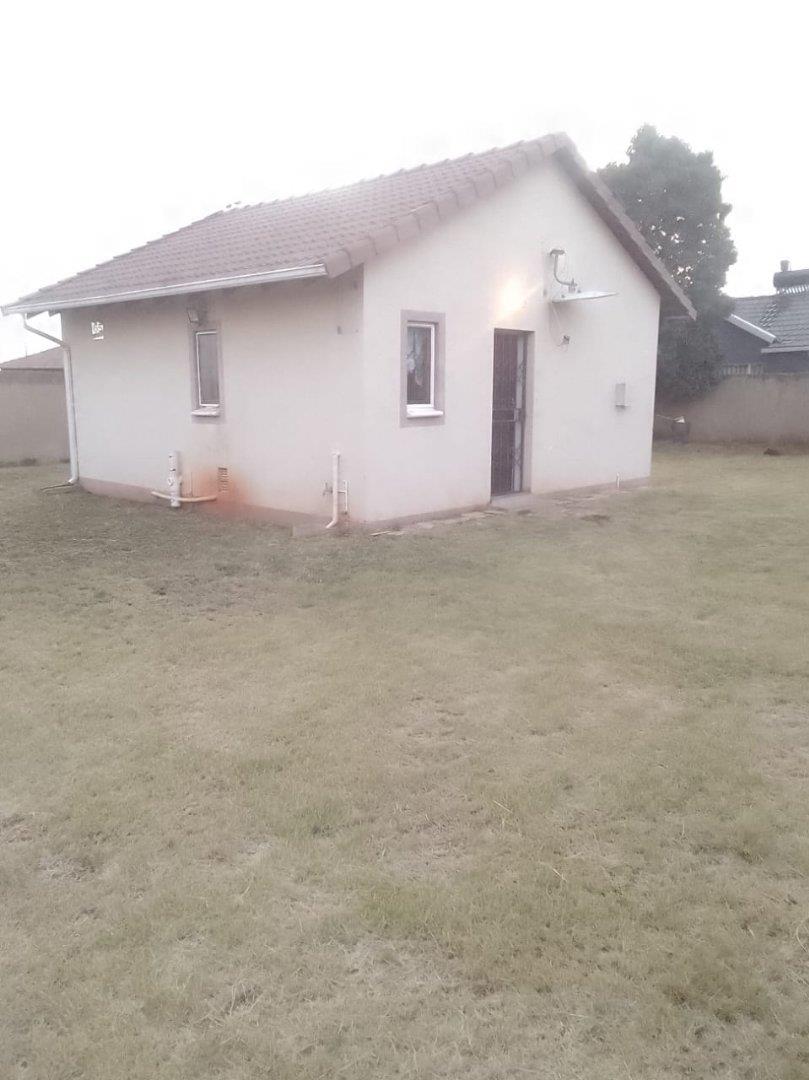 2 Bedroom House to rent in Dawn Park P24114255879