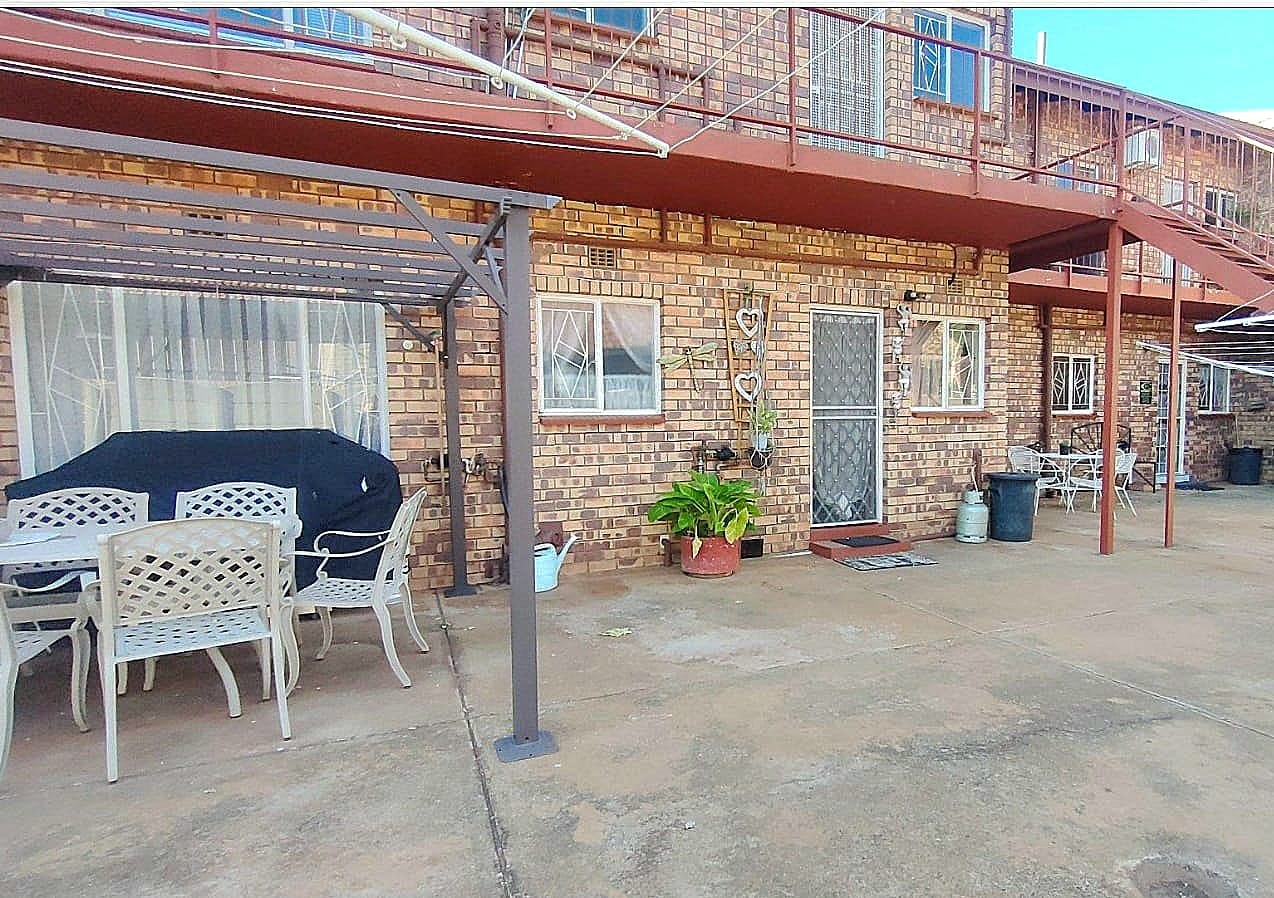 2 Bedroom Apartment / flat for sale in Carletonville Central Unit 2