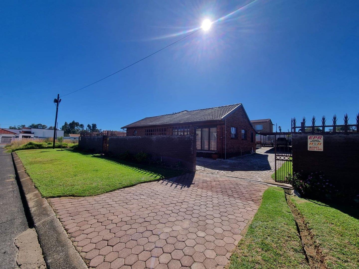 3 Bedroom House for sale in Greenhills Ext 3 P24114256828