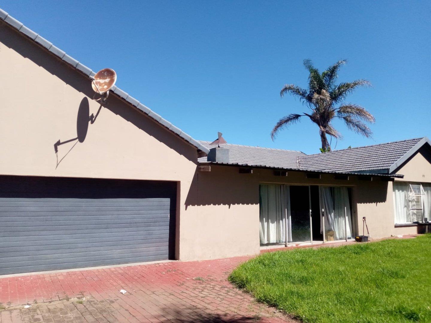 5 Bedroom House for sale in Van Dyk Park P24114258052