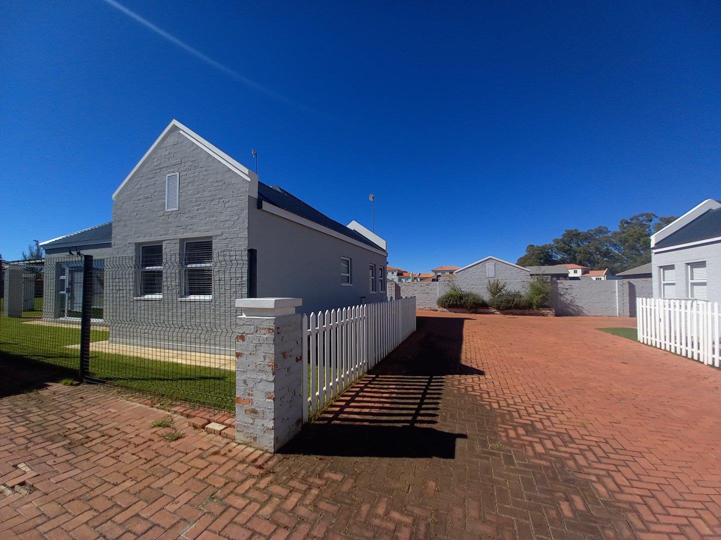 2 Bedroom House for sale in Waterberry Estate P24114258080