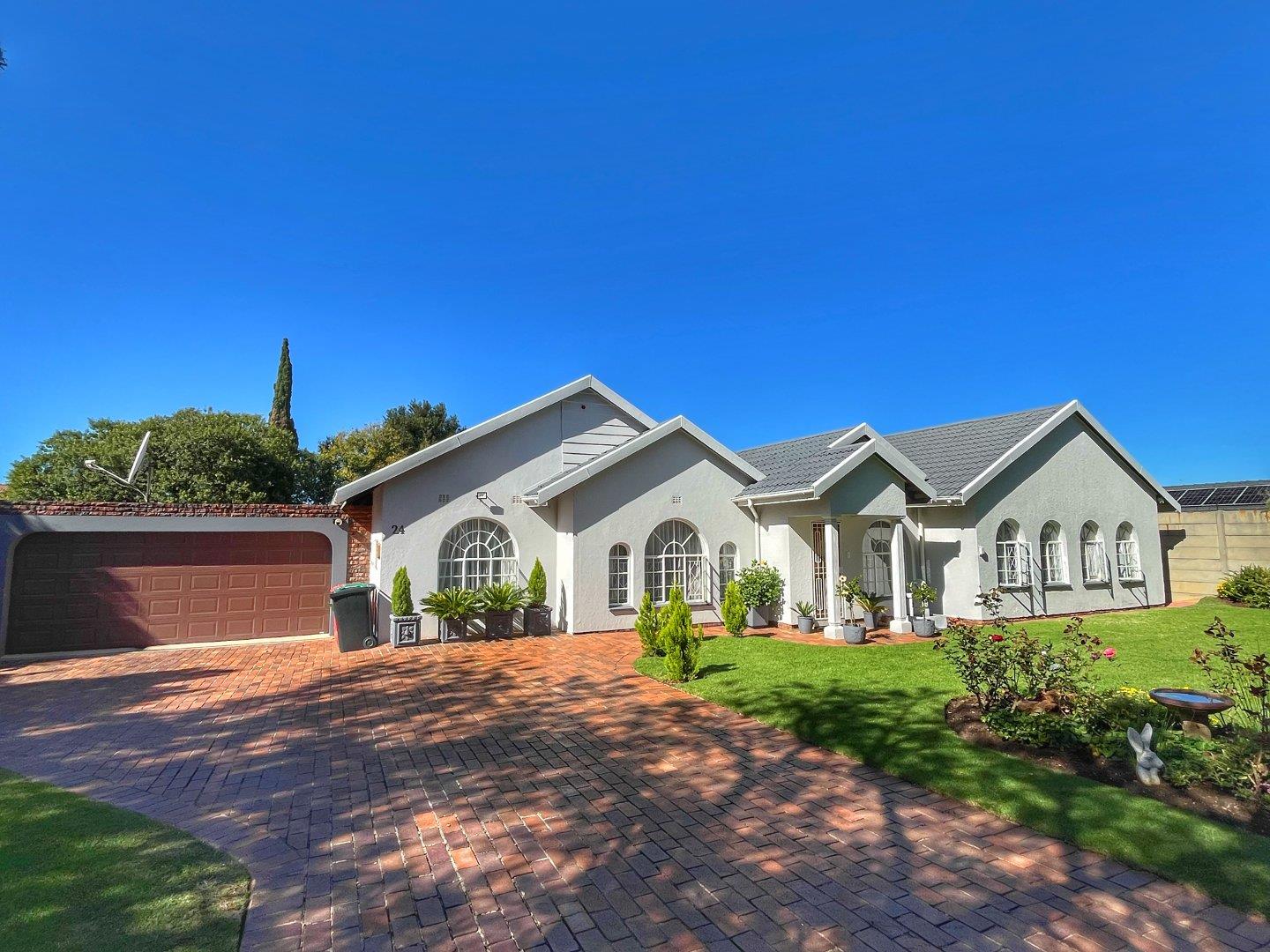 3 Bedroom House for sale in Brackenhurst Orgidee Street P24114329751