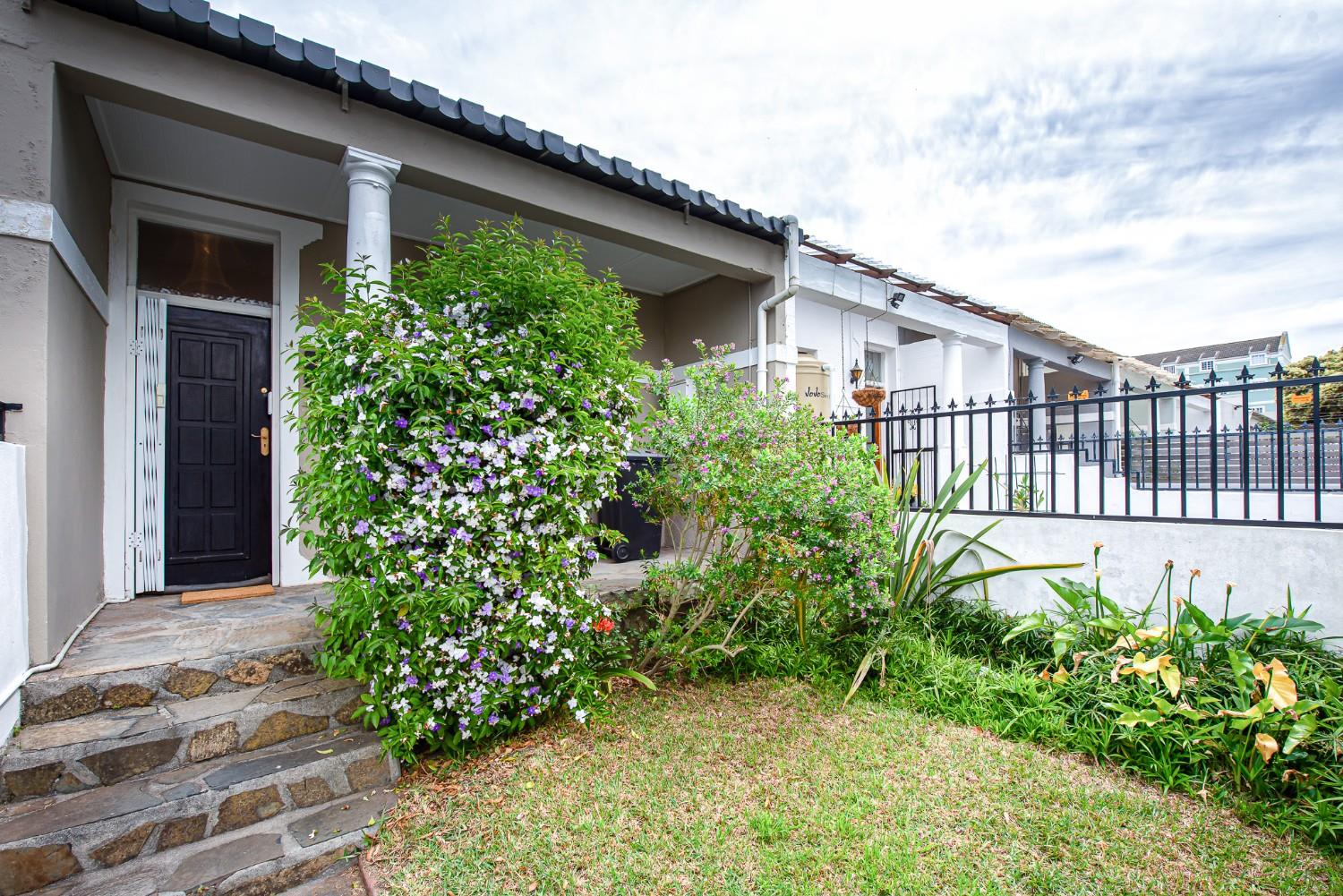 2 Bedroom House for sale in Wynberg Upper 15 Devonshire Road P24