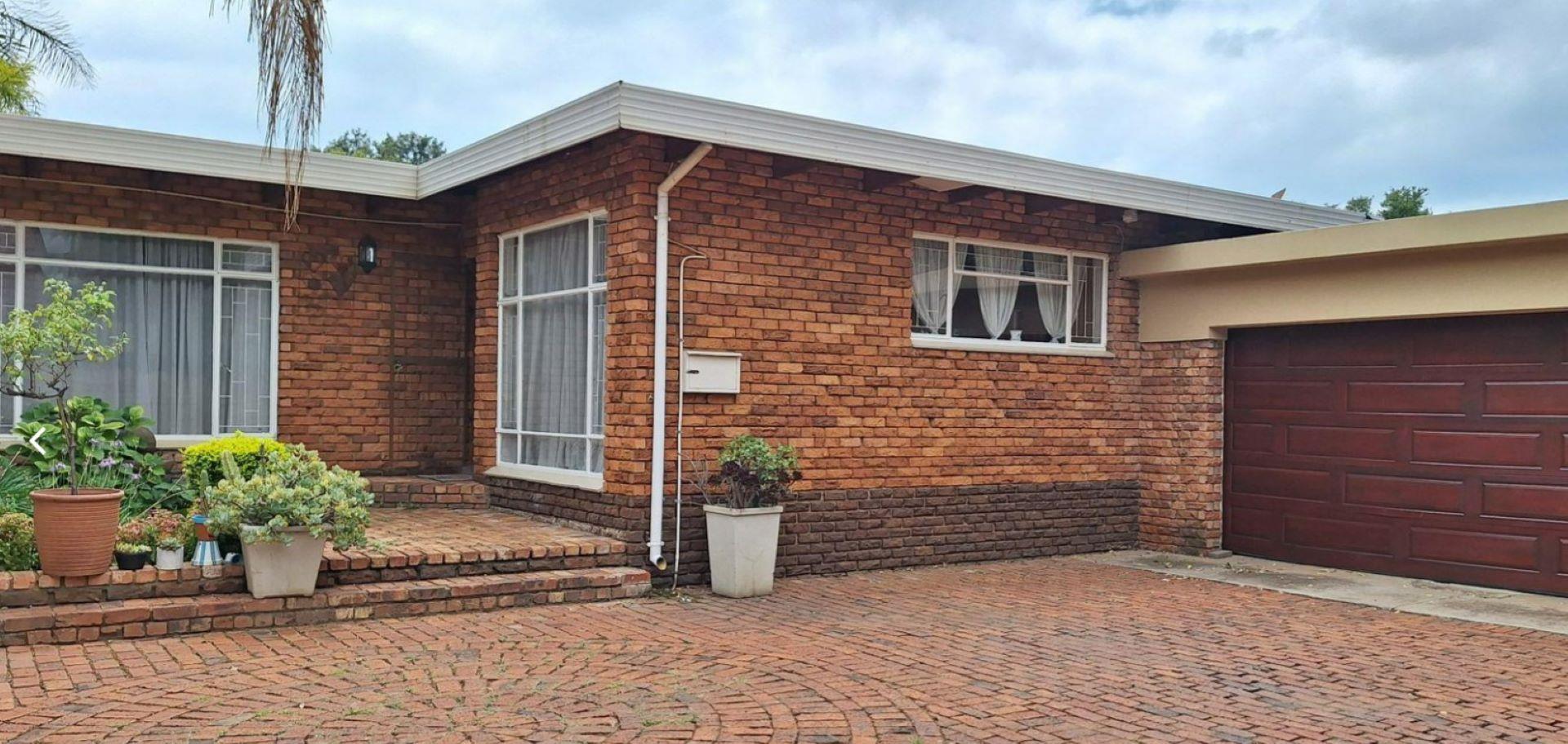 4 Bedroom House for sale in Lyttelton Manor P24114260718