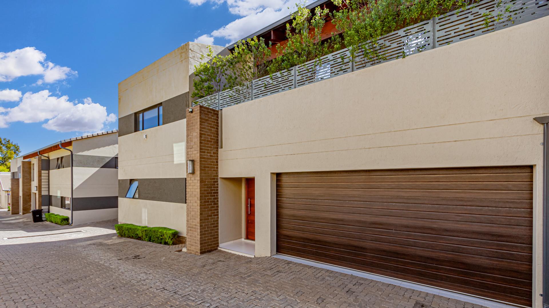 2 Bedroom Apartment / flat for sale in Bryanston 332 Bryanston Drive