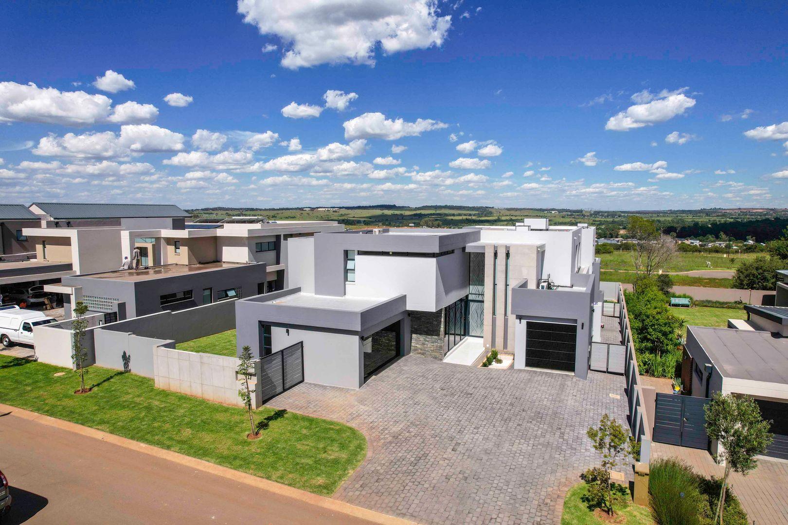 5 Bedroom House for sale in Midstream Ridge Estate P24114265315