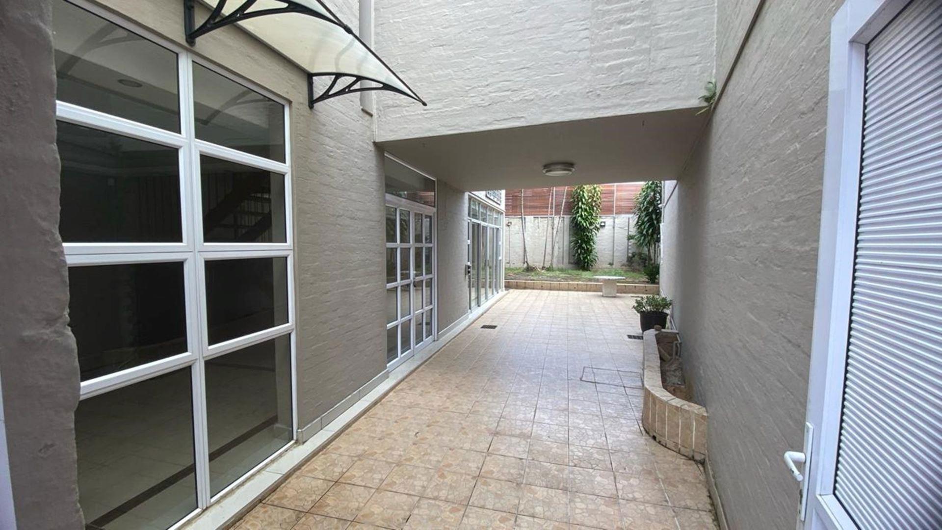 3 Bedroom Townhouse for sale in Musgrave 68 Musgrave Avenue P24