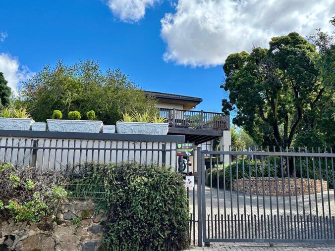 5 Bedroom House for Sale in Eureka