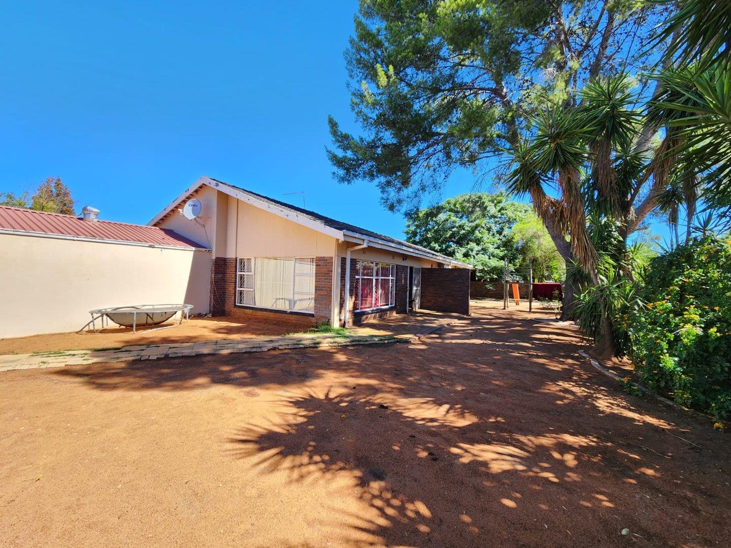 3 Bedroom House for sale in Carters Glen P24114263418