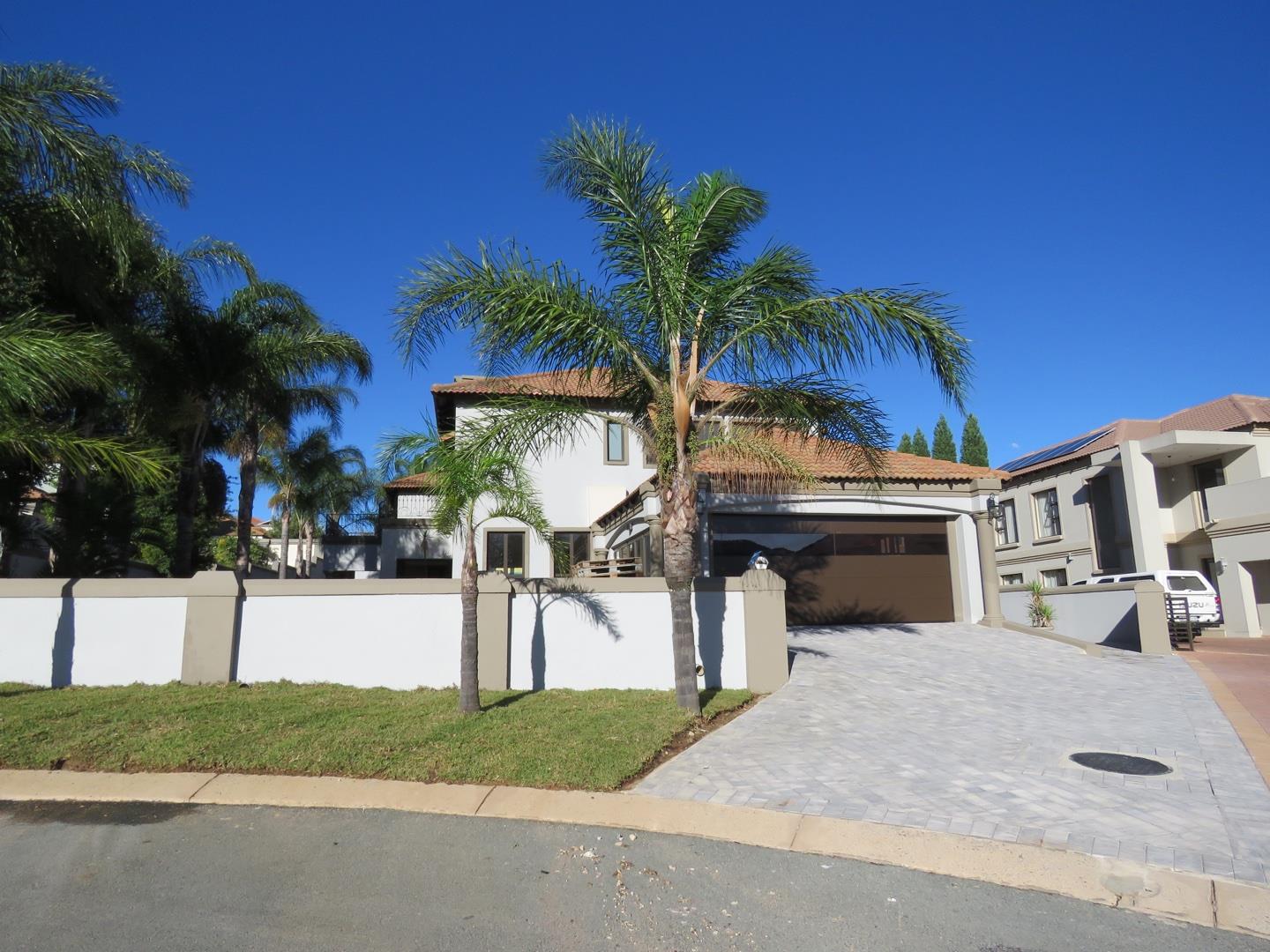 5 Bedroom House to rent in Blue Valley Golf Estate P24114264148