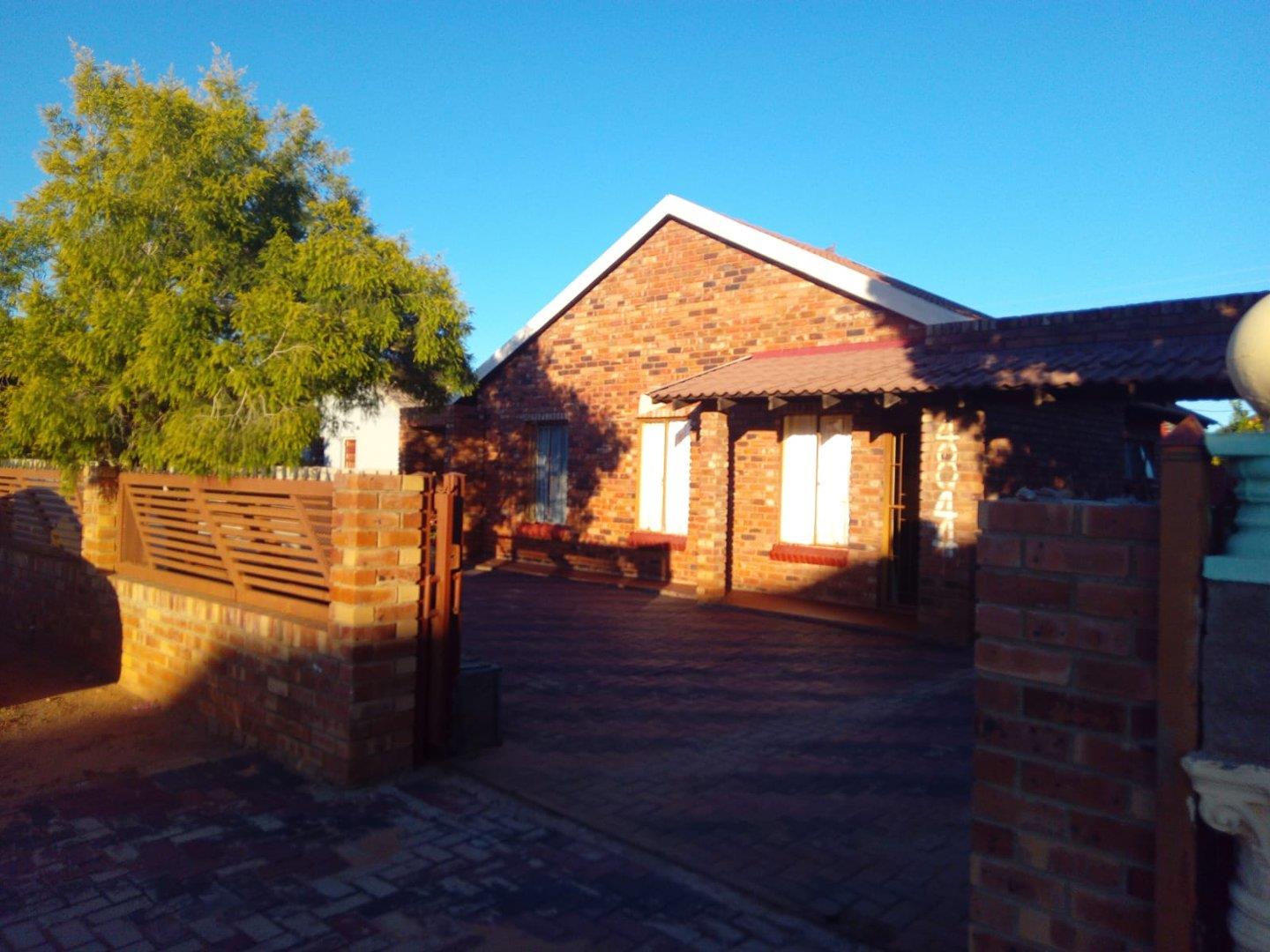 House for sale in Mmabatho Unit 13 P24114264766