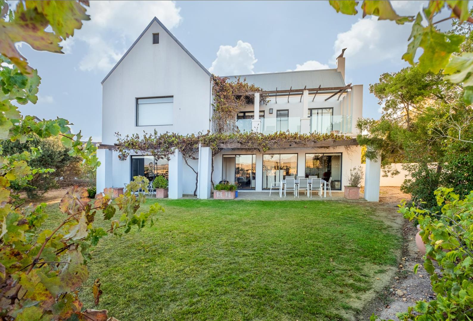 4 Bedroom House for sale in De Wijnlanden Residential Estate 15 Simon's Way P24114200964