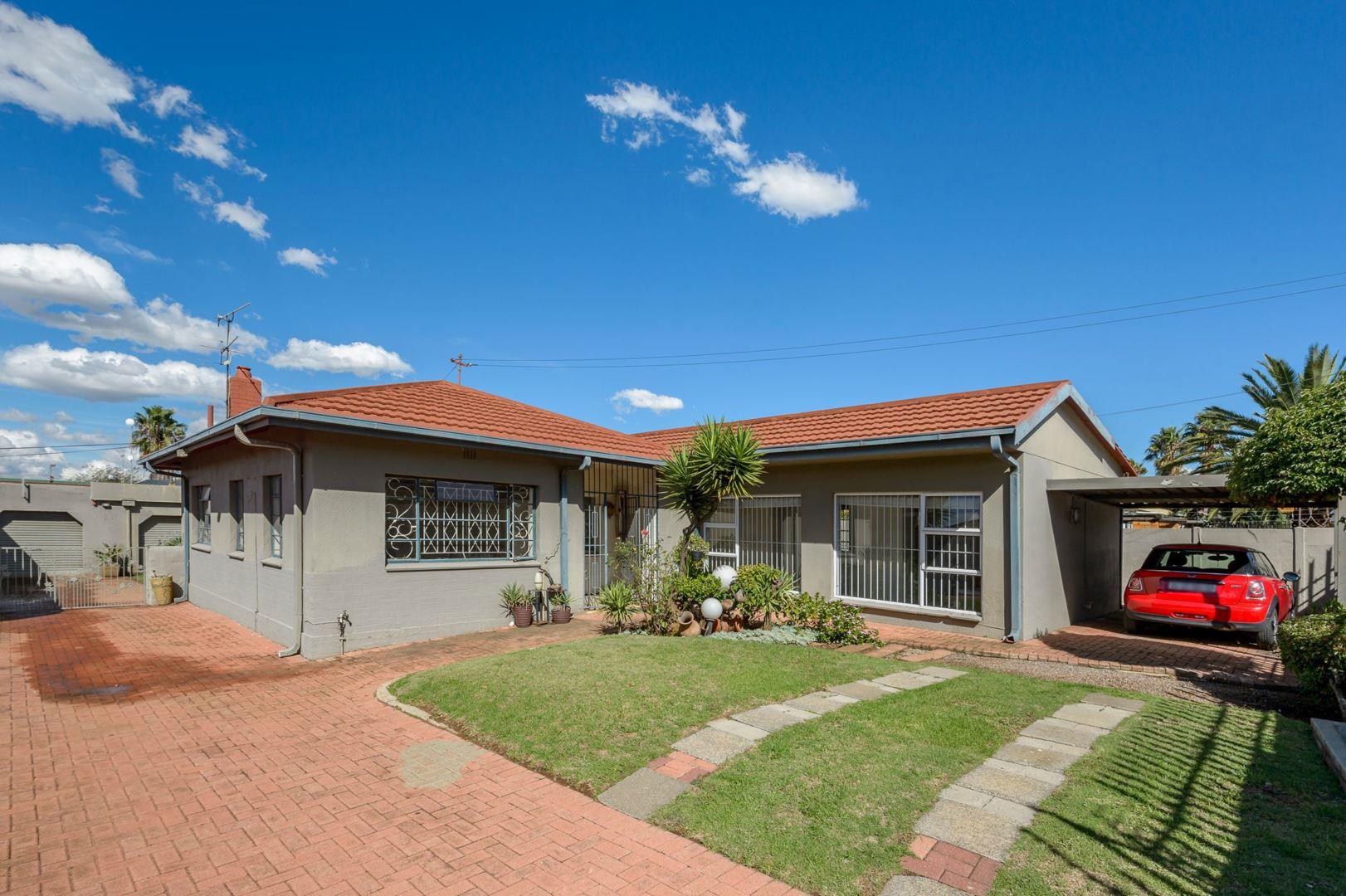 3 Bedroom House for sale in Malvern East P24114265328