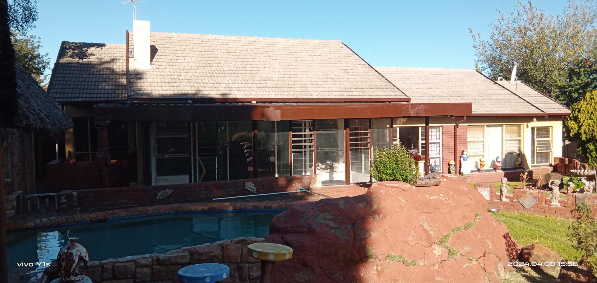 4 Bedroom House for sale in Albemarle Ext 2 P24114265740