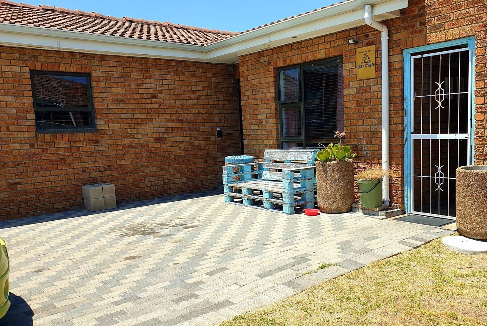 2 Bedroom House for sale in Hagley P24114267825