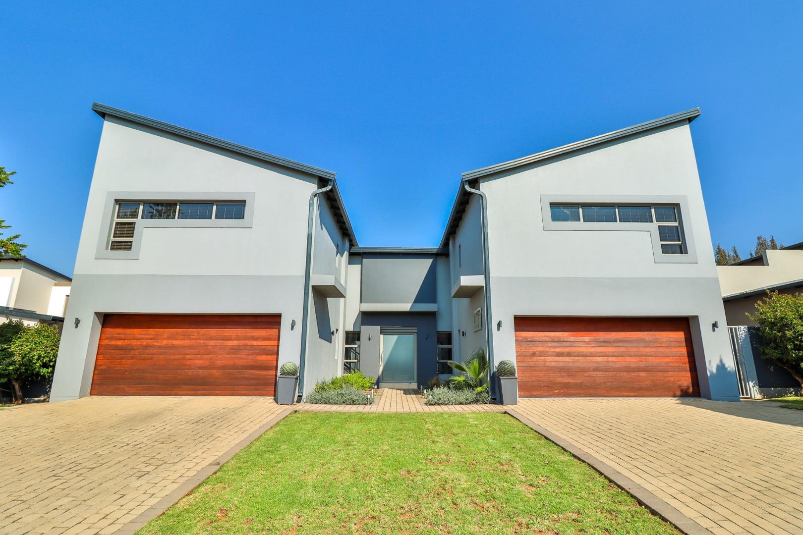 5 Bedroom House for sale in Silverwoods Country Estate P24114267983