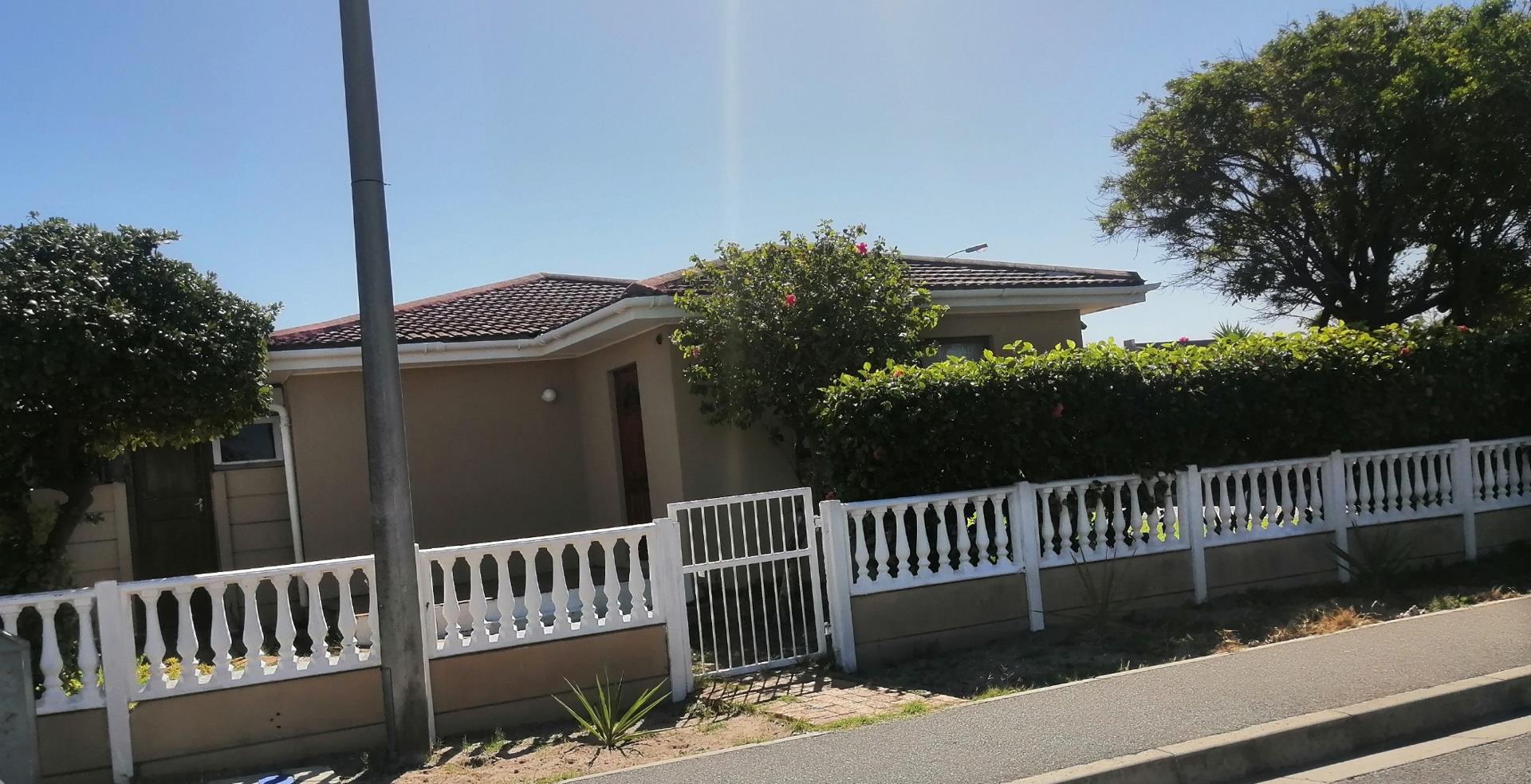 5 Bedroom House for sale in Grassy Park P24114268641