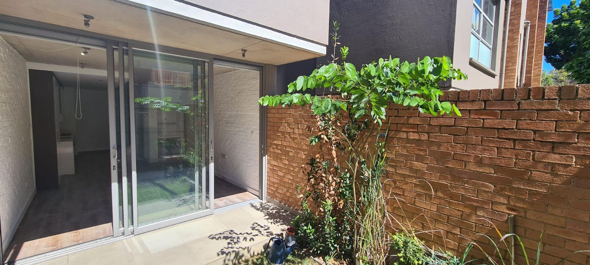 Menlo Park Property Apartments / flats for sale in Menlo Park