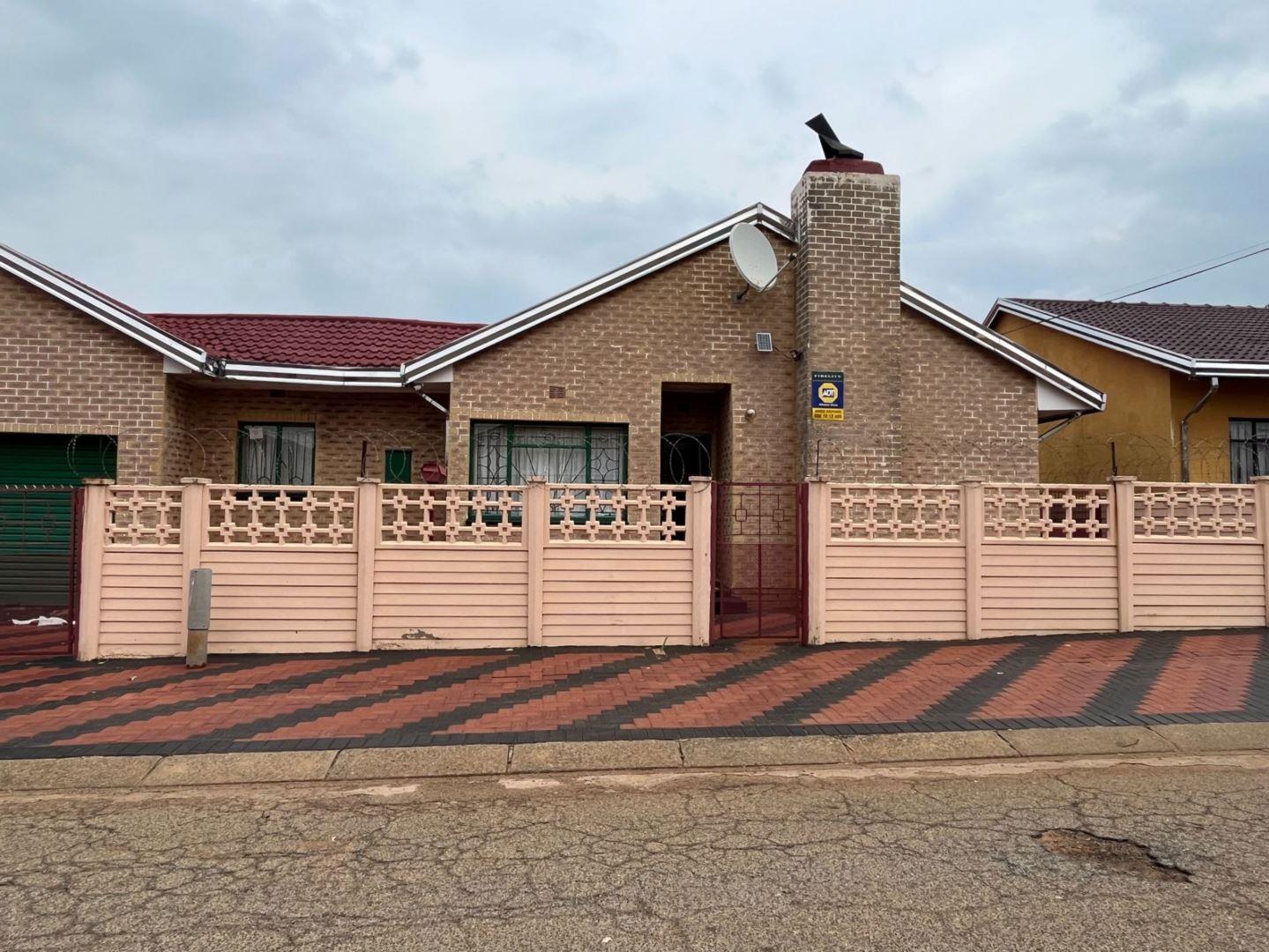 3 Bedroom House for sale in Sebokeng Zone 14 P24114269844