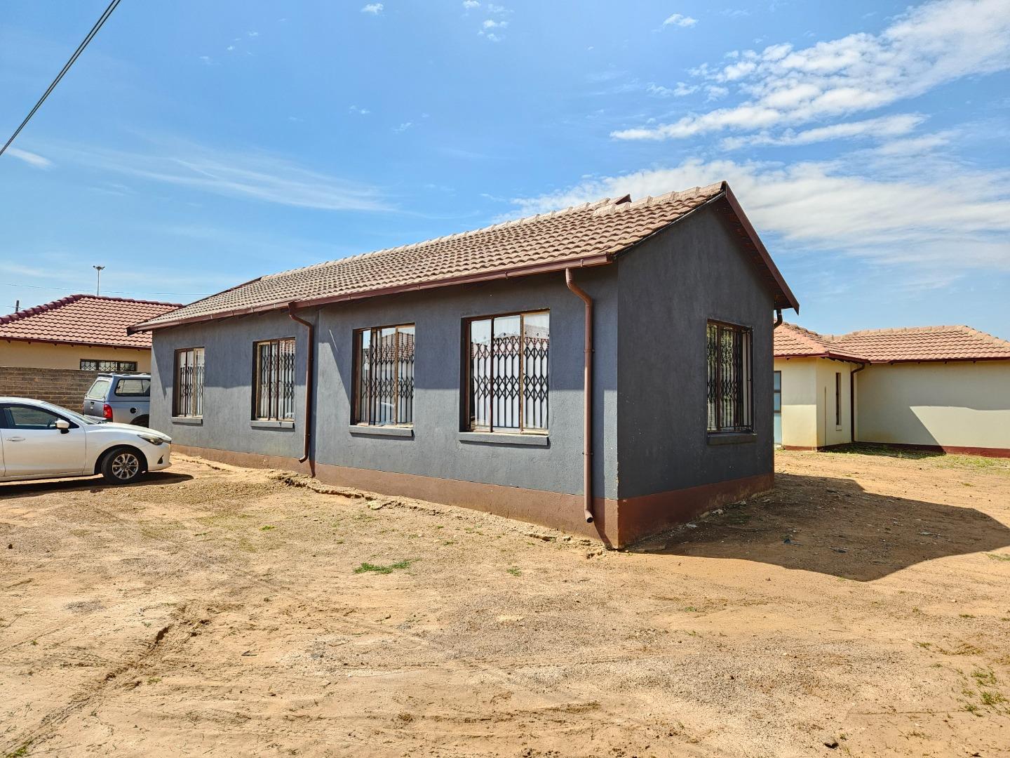 3 Bedroom House for sale in Pimville Zone 5 5 Moroka Street P24