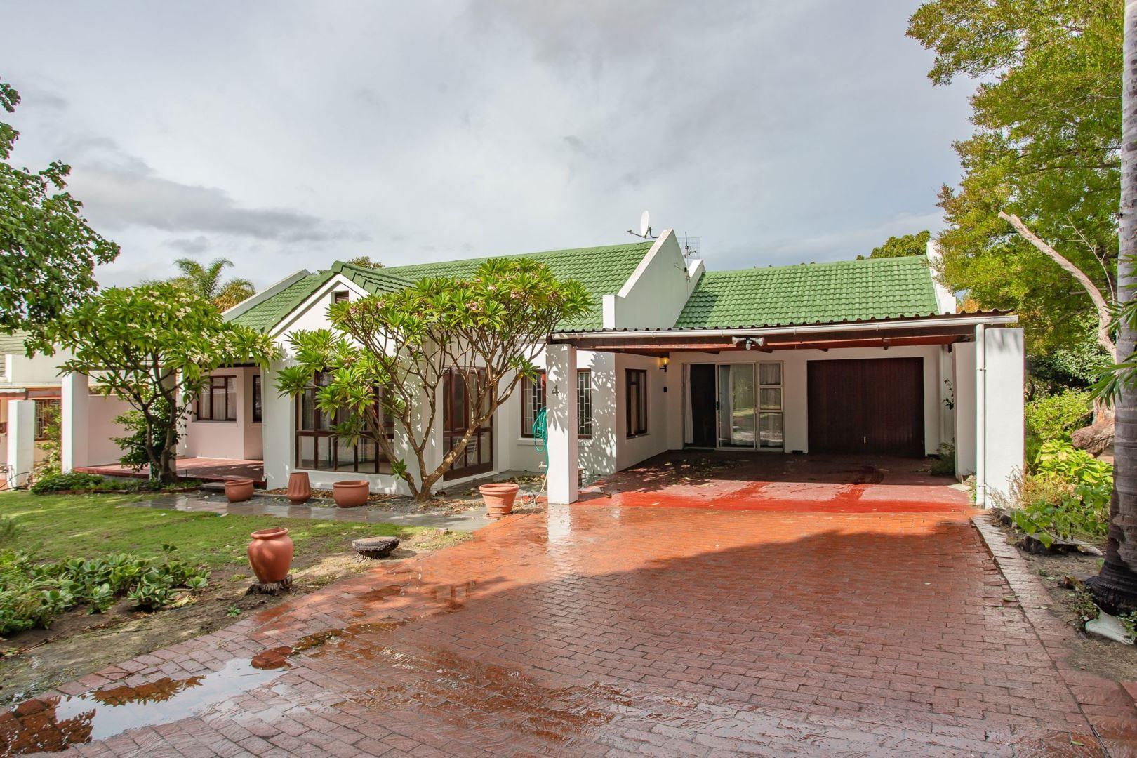 3 Bedroom House for sale in Paarl Central P24114271043