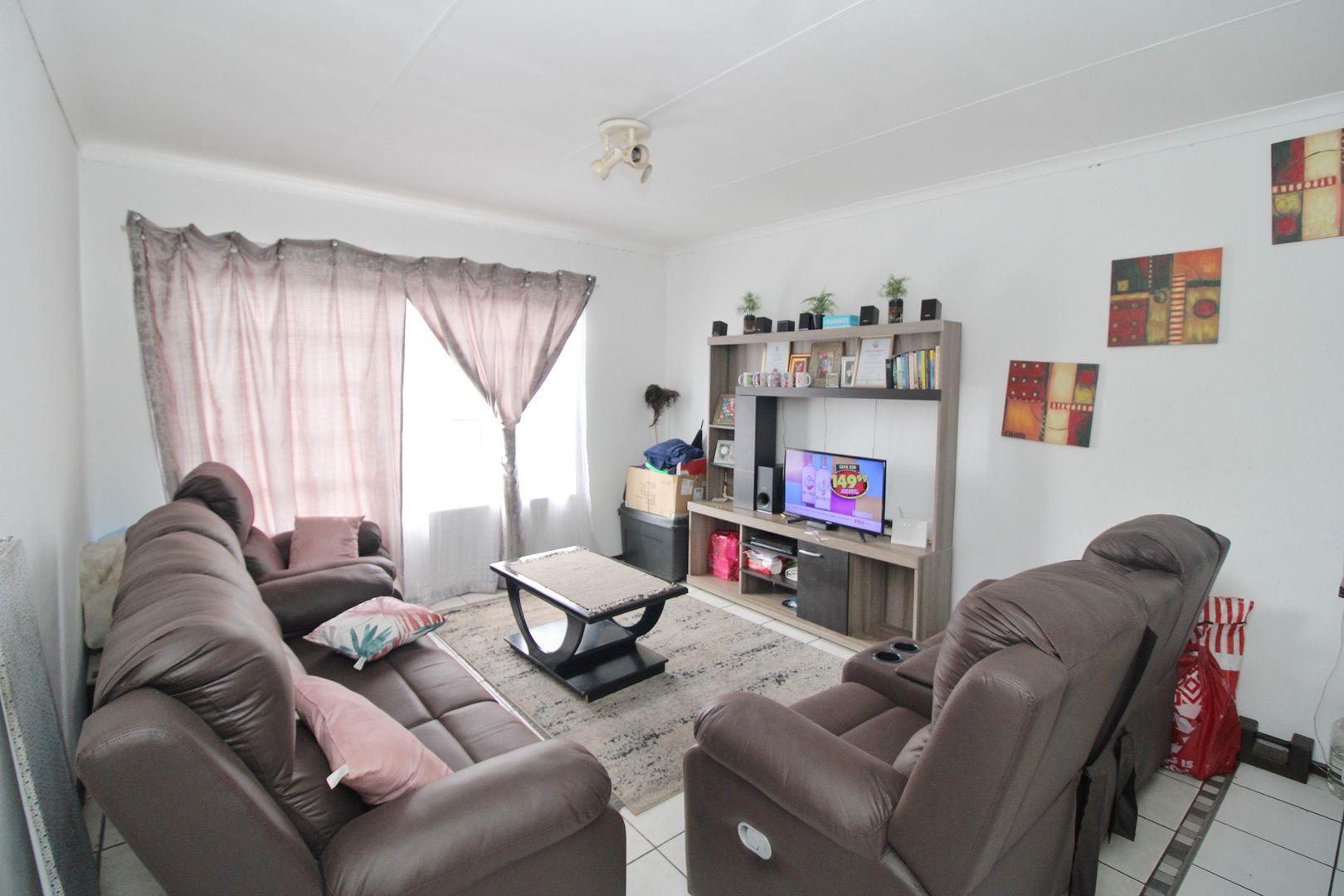 2 Bedroom Apartment / flat for sale in Primrose C4 Camelot Village, 1