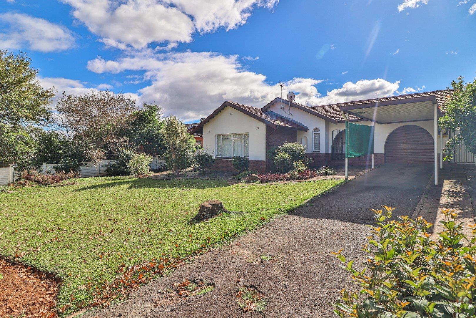 3 Bedroom House for sale in Bisley P24114094090