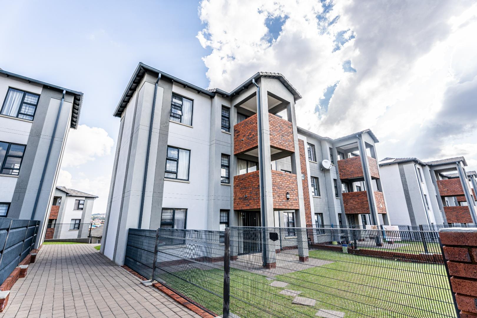 2 Bedroom Apartment / flat for sale in Amberfield 96 Ss THE Hudson At