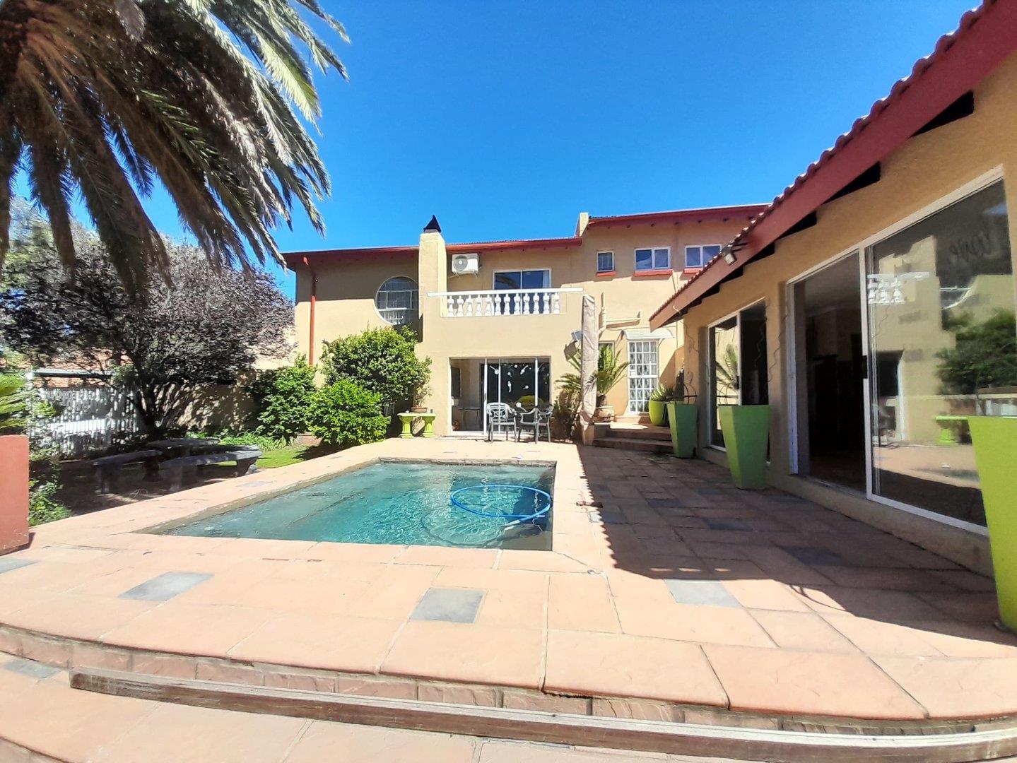 4 Bedroom House for sale in Overkruin P24114272613