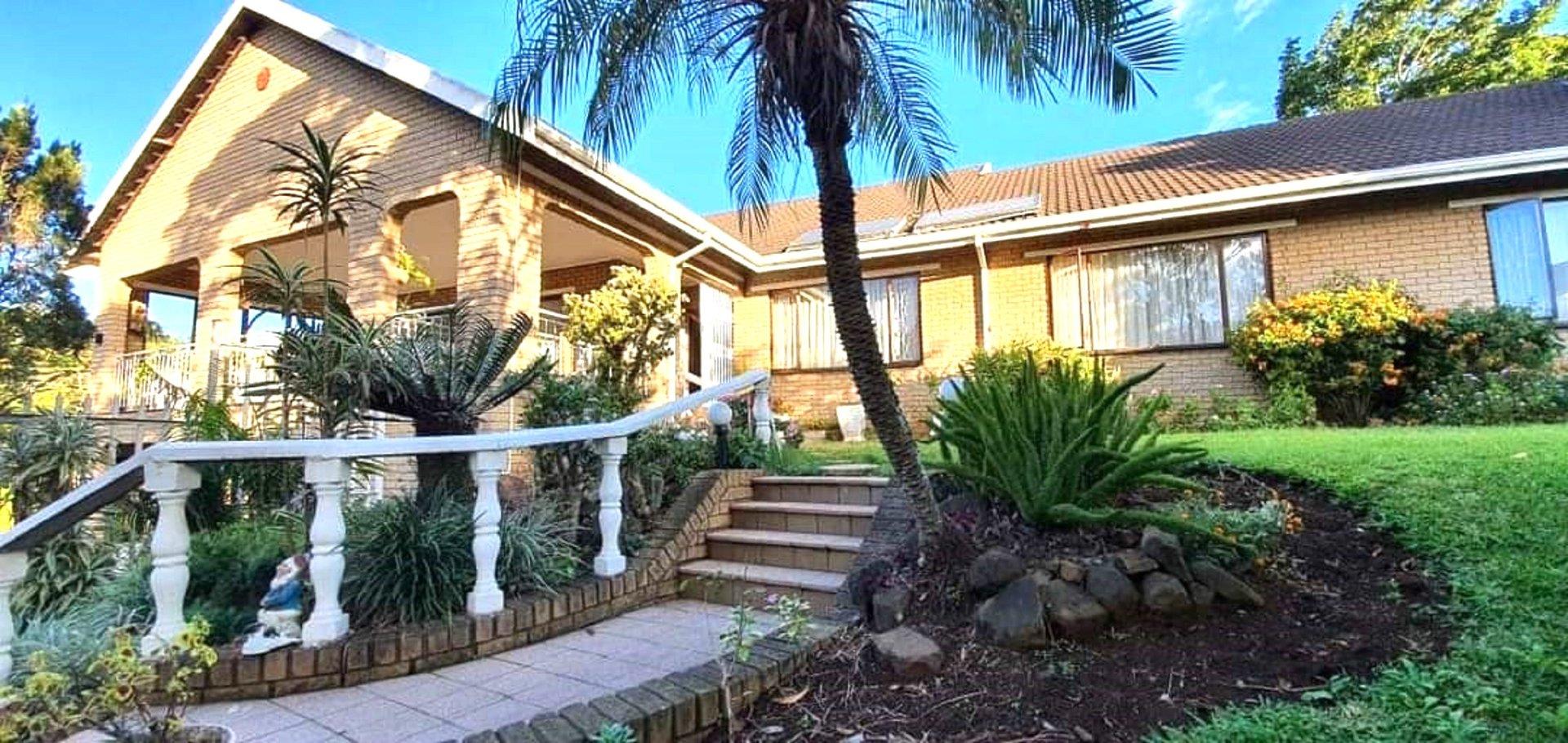 4 Bedroom House for sale in Hayfields P24114273168