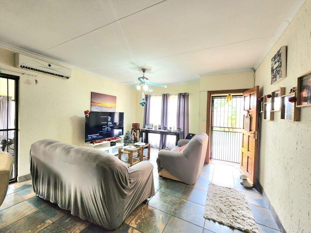 3 Bedroom Townhouse for sale in Pomona P24114323174