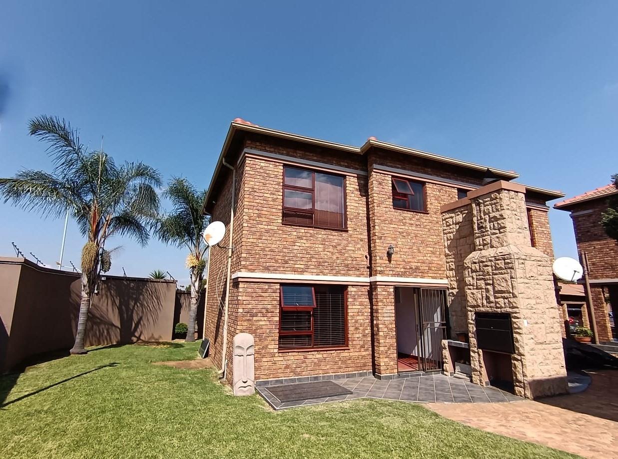 2 Bedroom Townhouse for sale in Bartlett P24114489521