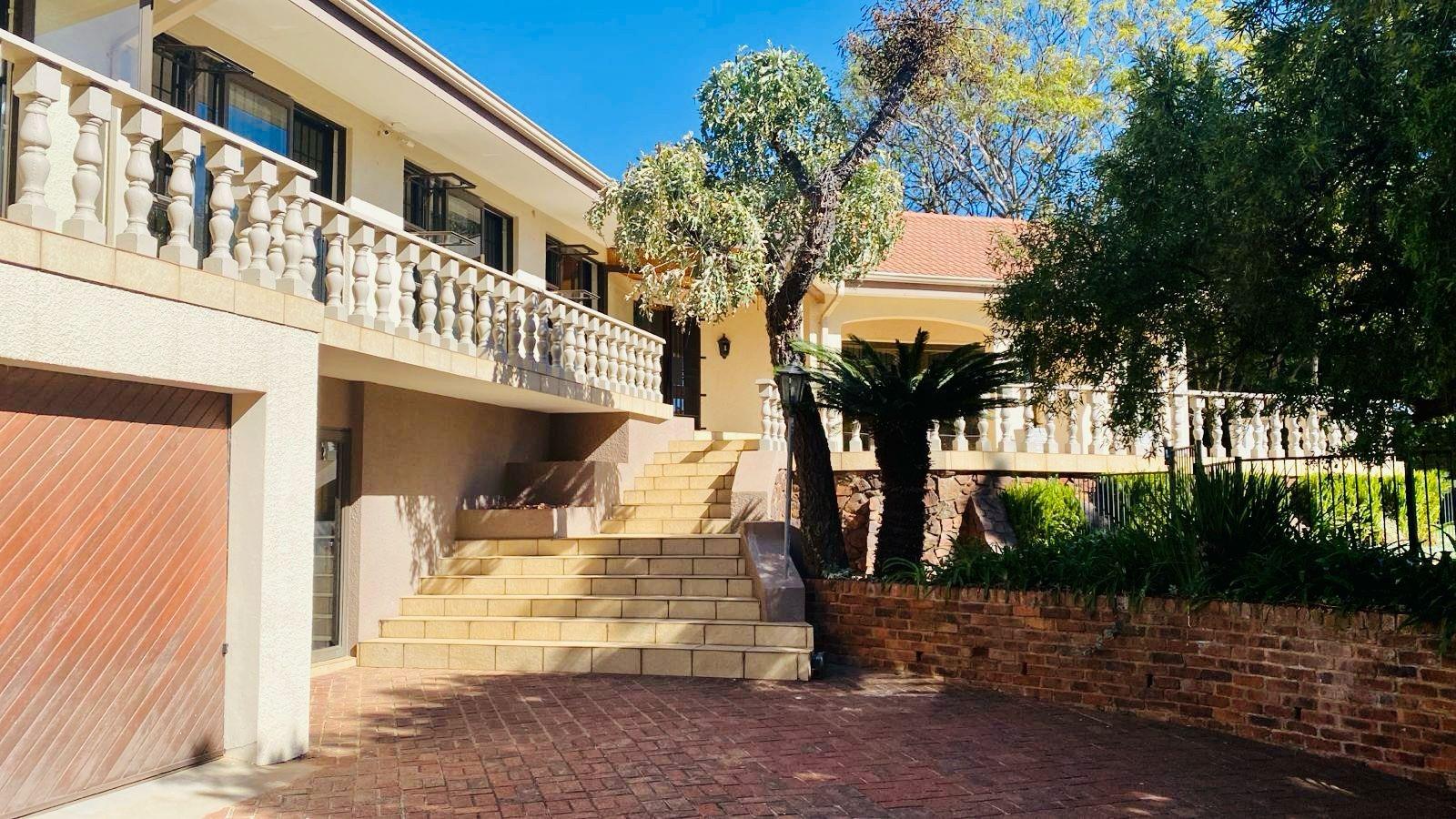 4 Bedroom House for sale in Waterkloof 185 Drakensberg Drive P24114273987