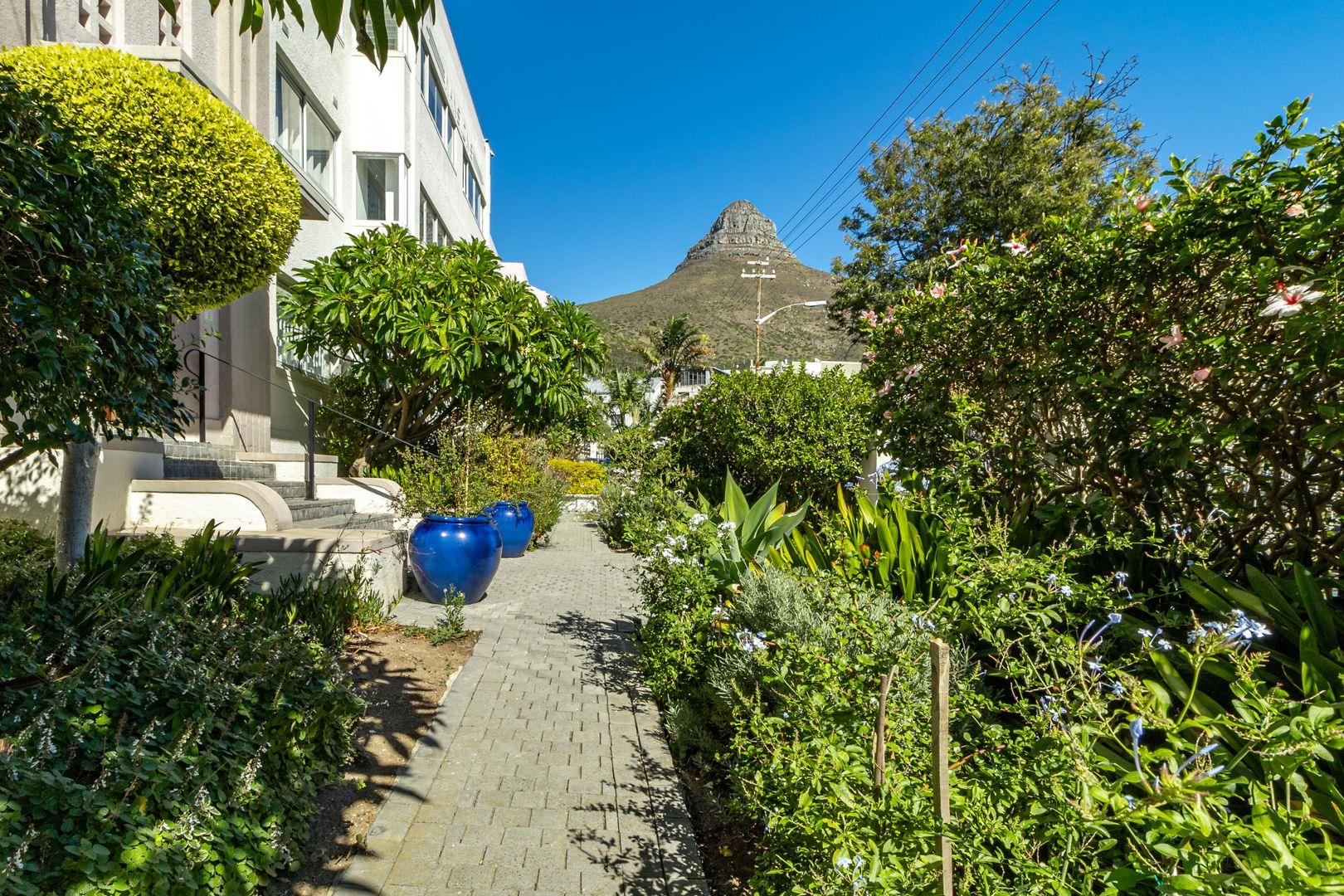 2 Bedroom Apartment / flat for sale in Sea Point P24114274249