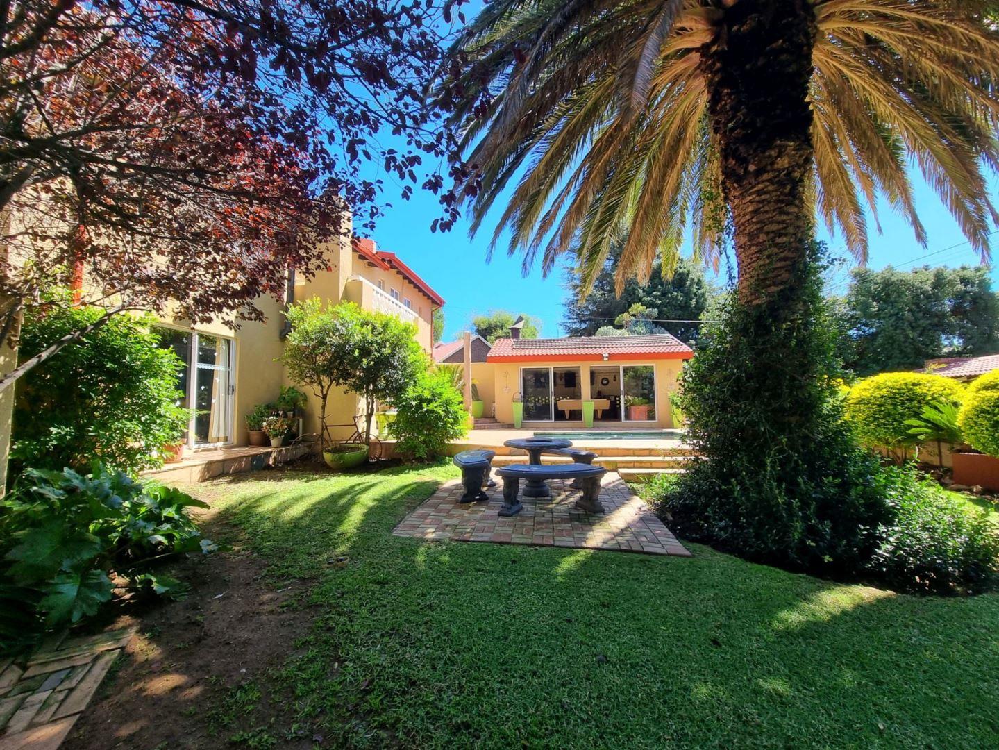 4 Bedroom House for sale in Overkruin P24114274951