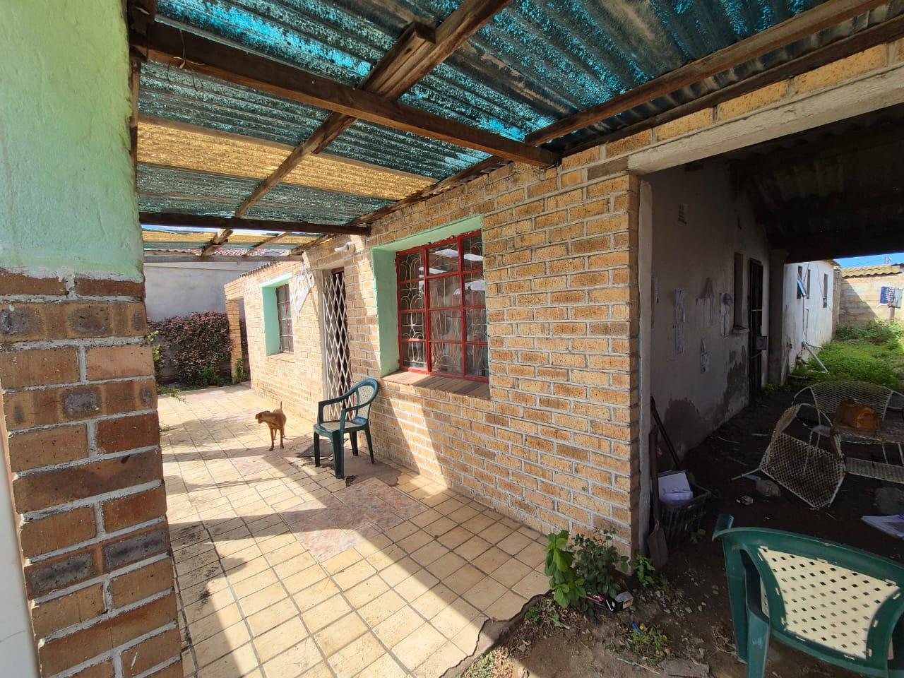 4 Bedroom House for sale in Kwazakhele P24114275487