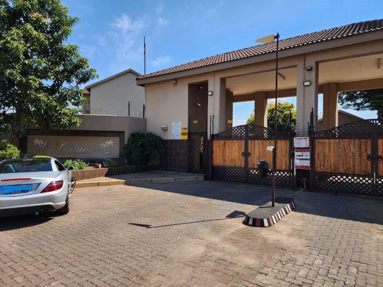 3 Bedroom Townhouse for sale in Pomona AH P24114278244