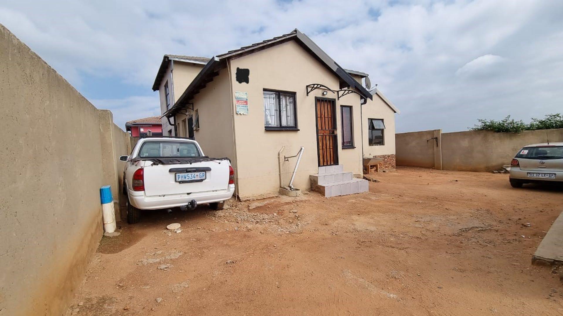 8 Bedroom House for sale in Cosmo City P24114278283