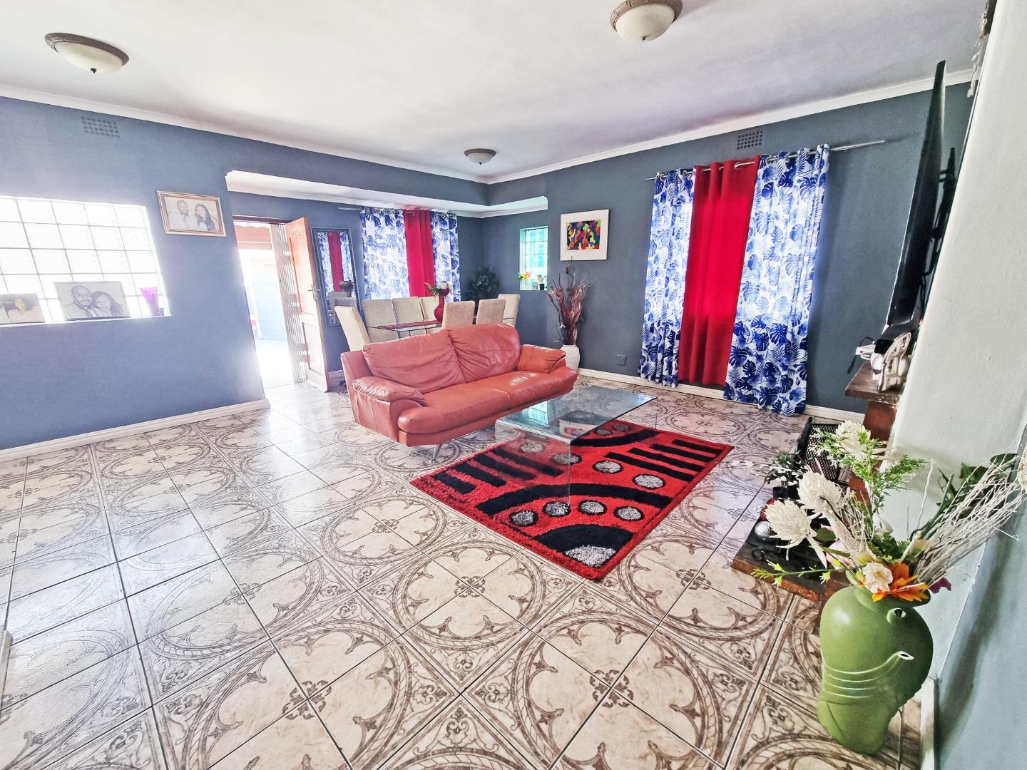 3 Bedroom House for sale in Plumstead P24114279068