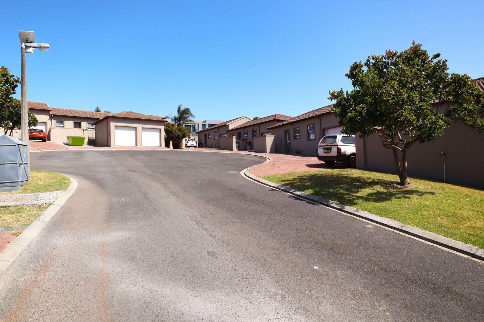 3 Bedroom Townhouse for sale in Brackenfell South P24114279285