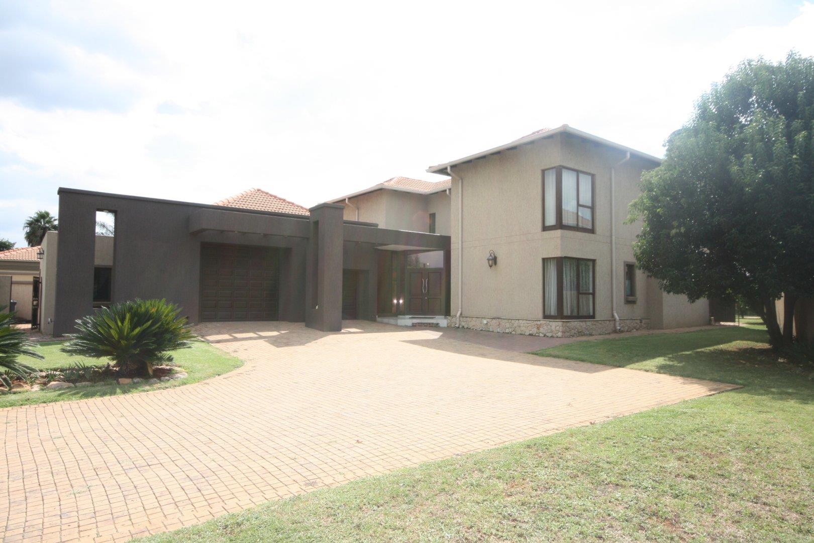 5 Bedroom House for sale in Emfuleni Golf Estate P24114279360