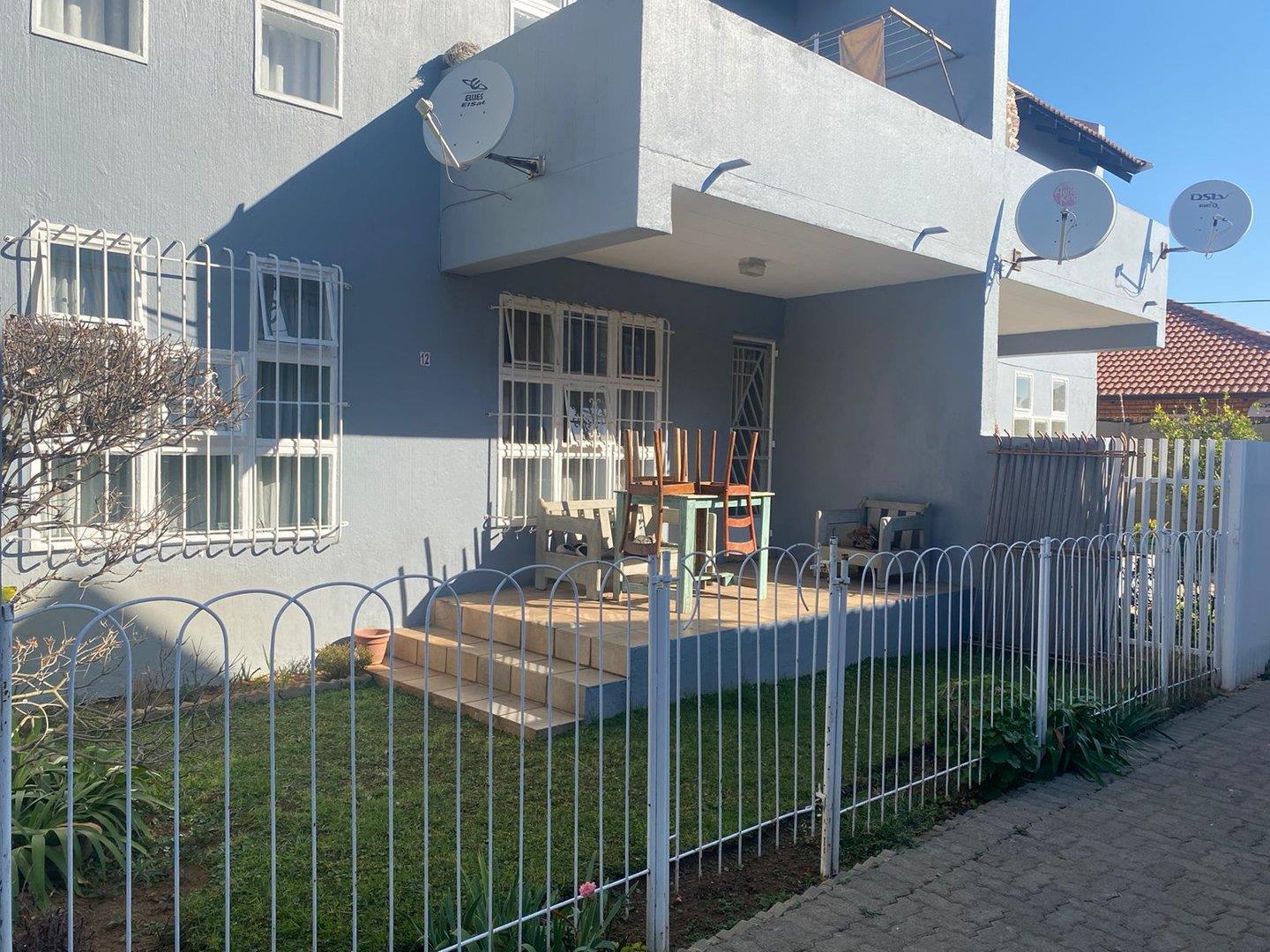 2 Bedroom Apartment / flat for sale in New Redruth P24114279480