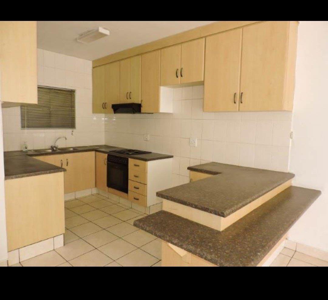 3 Bedroom Apartment / flat for sale in Sunningdale P24114279558