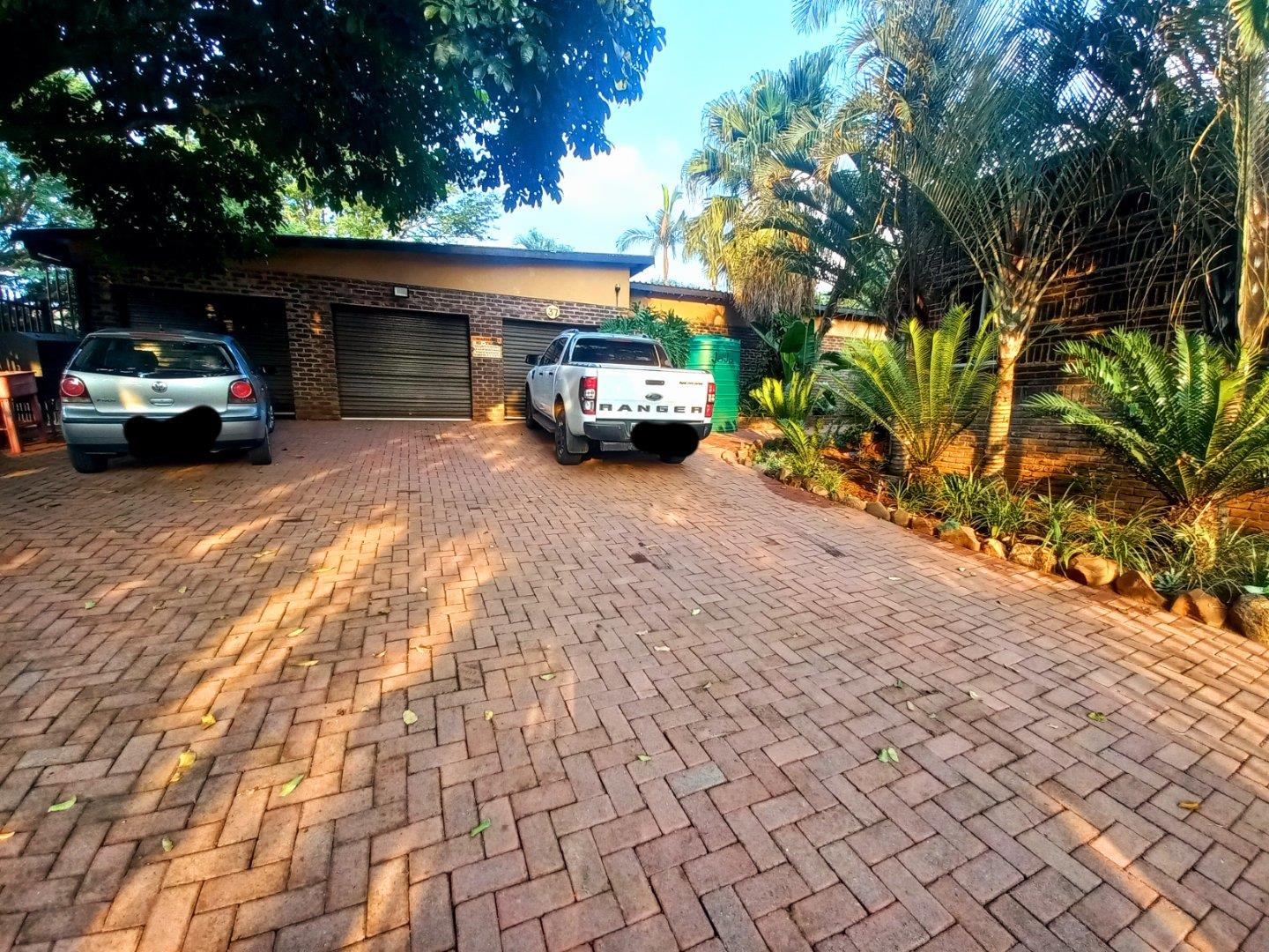 4 Bedroom House for sale in Barberton 17 Barberton P24114279732